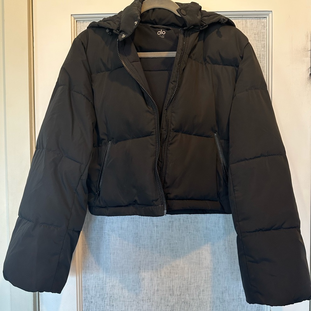 Alo yoga cropped hooded puffer jacket